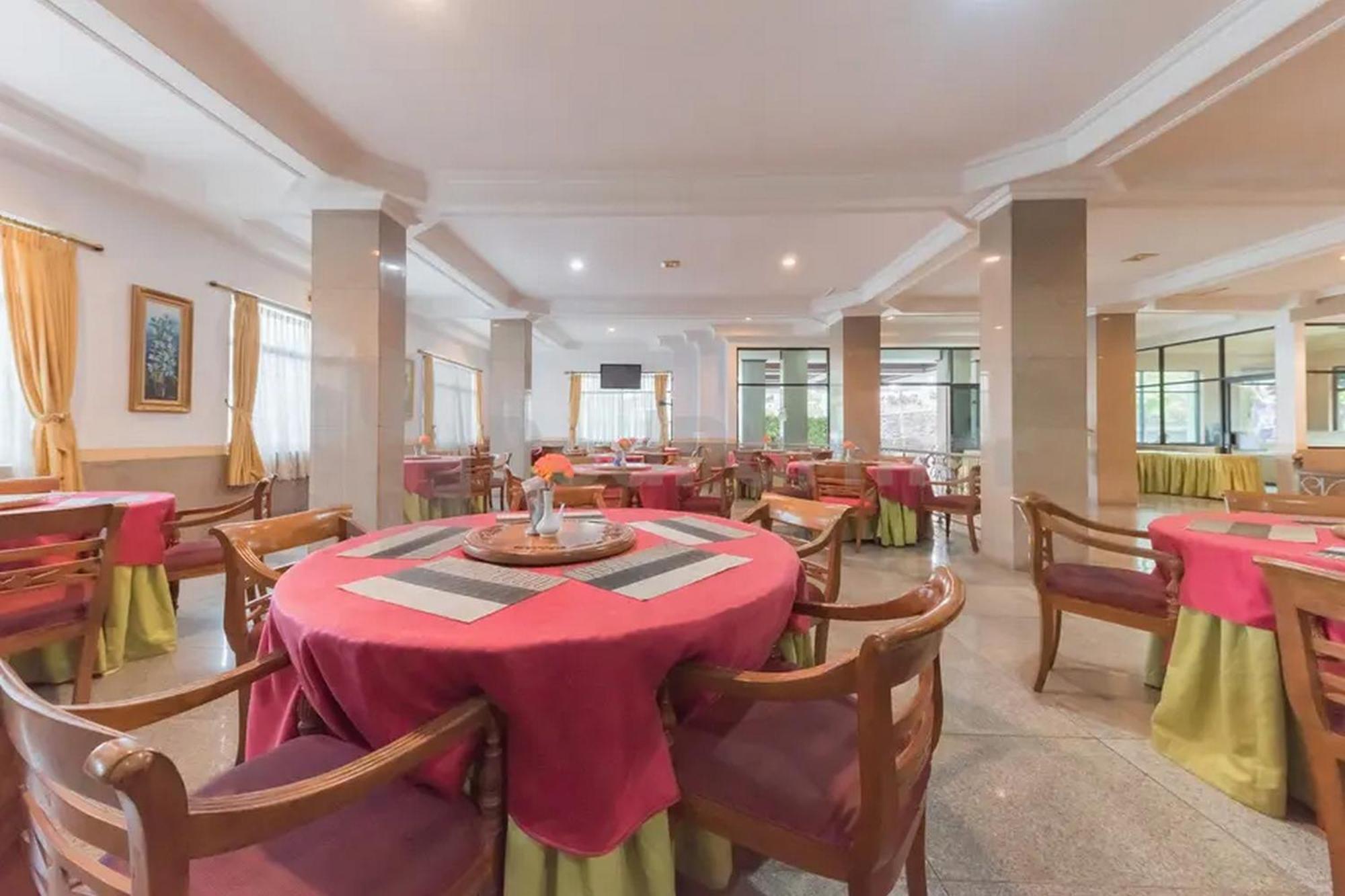 Hotel Ayong Linggarjati Kuningan Mitra Reddoorz Exterior foto