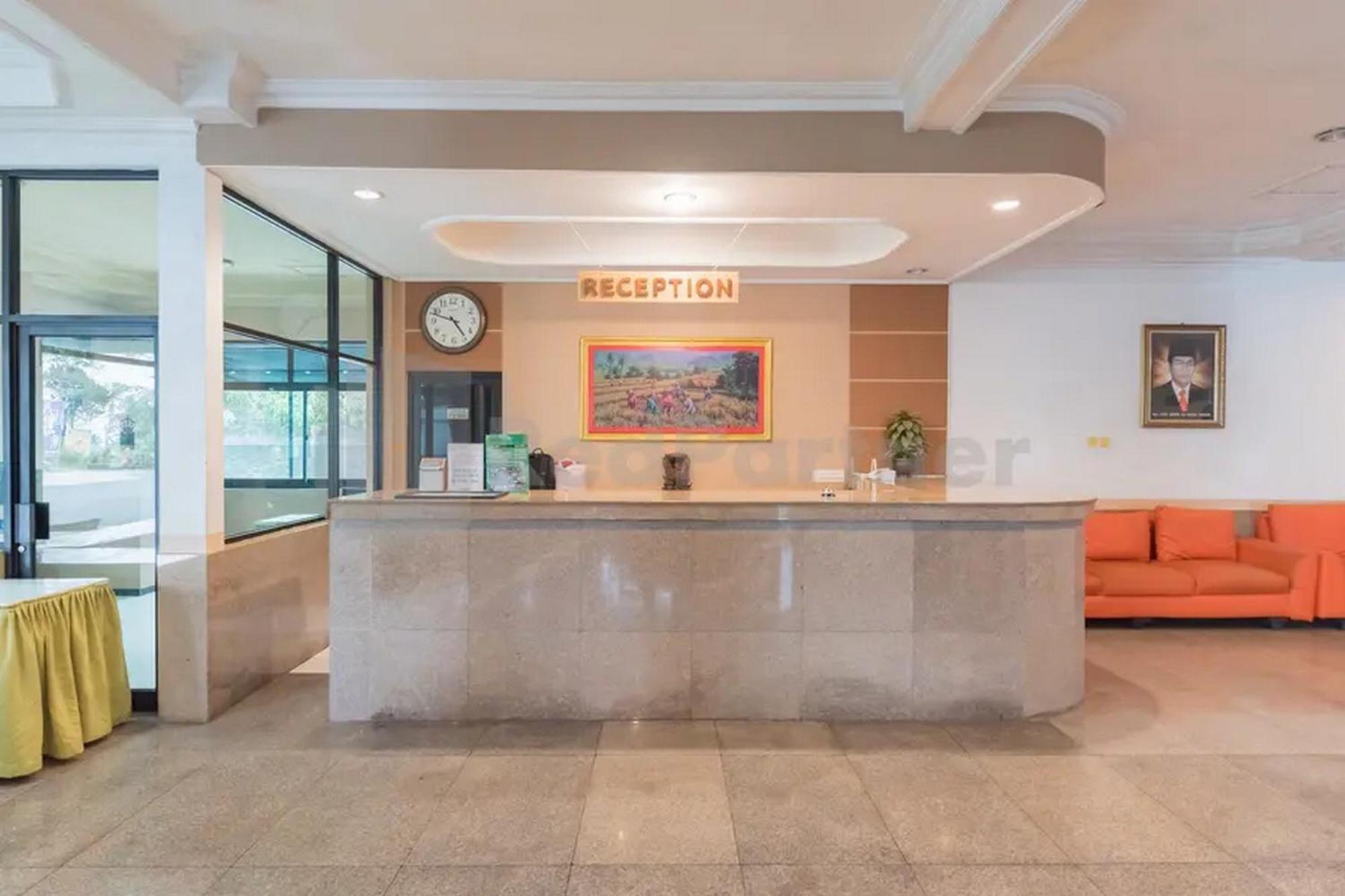 Hotel Ayong Linggarjati Kuningan Mitra Reddoorz Exterior foto